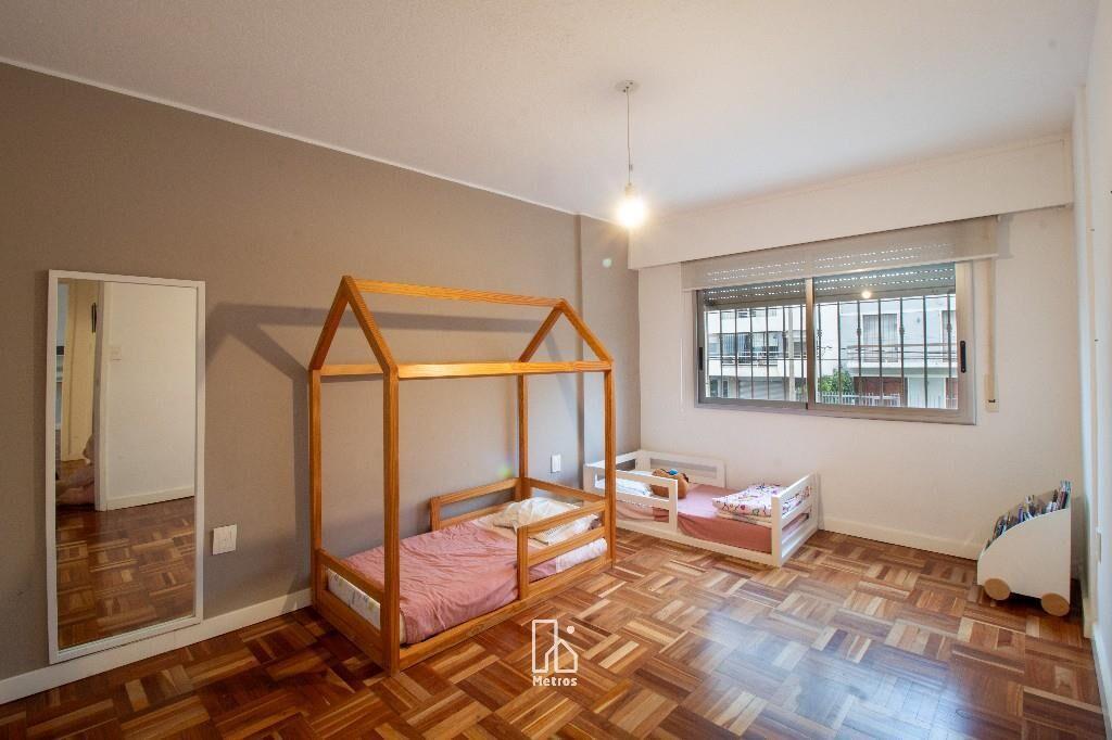 Venta Apartamento Rambla Punta Carretas - 3 dorm + Serv