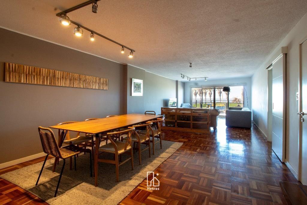 Venta Apartamento Rambla Punta Carretas - 3 dorm + Serv