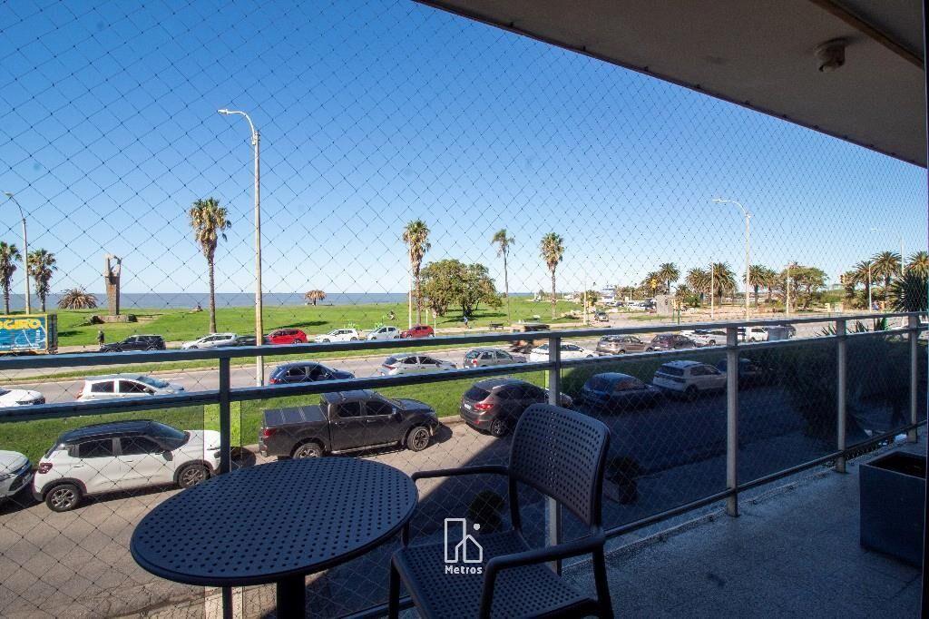 Venta Apartamento Rambla Punta Carretas - 3 dorm + Serv