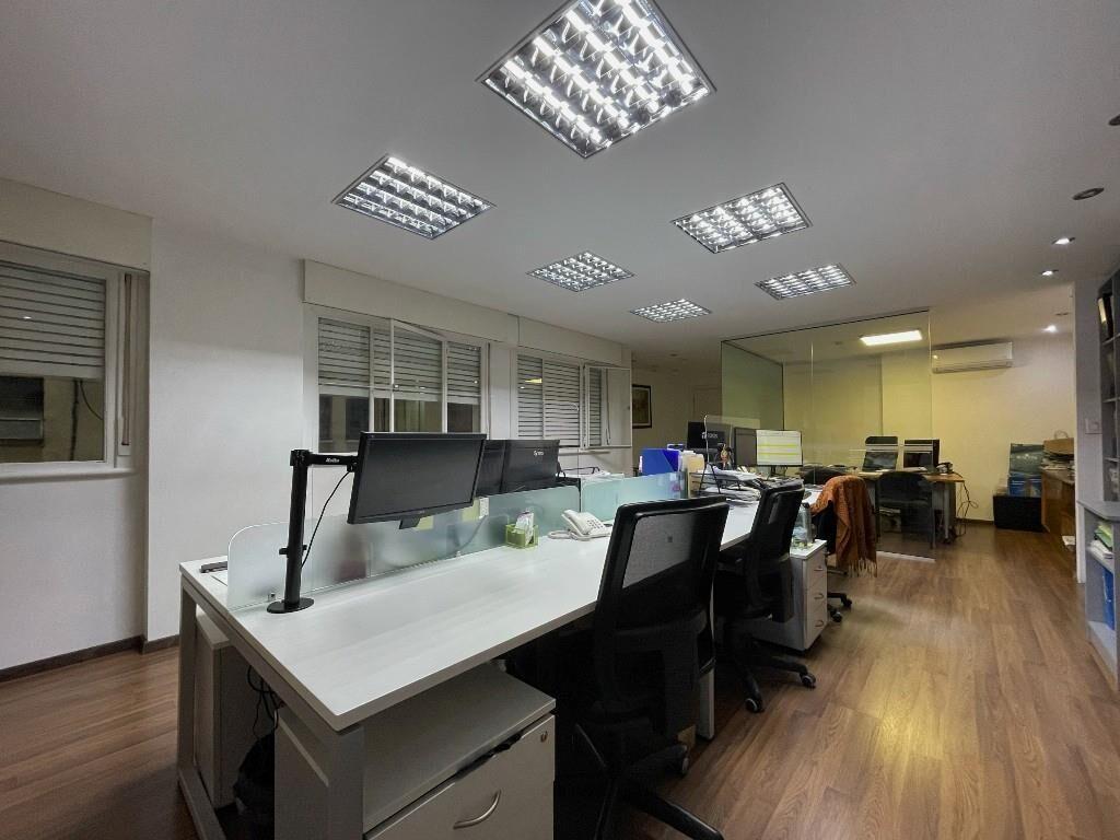 Oficina en venta, 109 metros, Centro, 1er piso por escalera