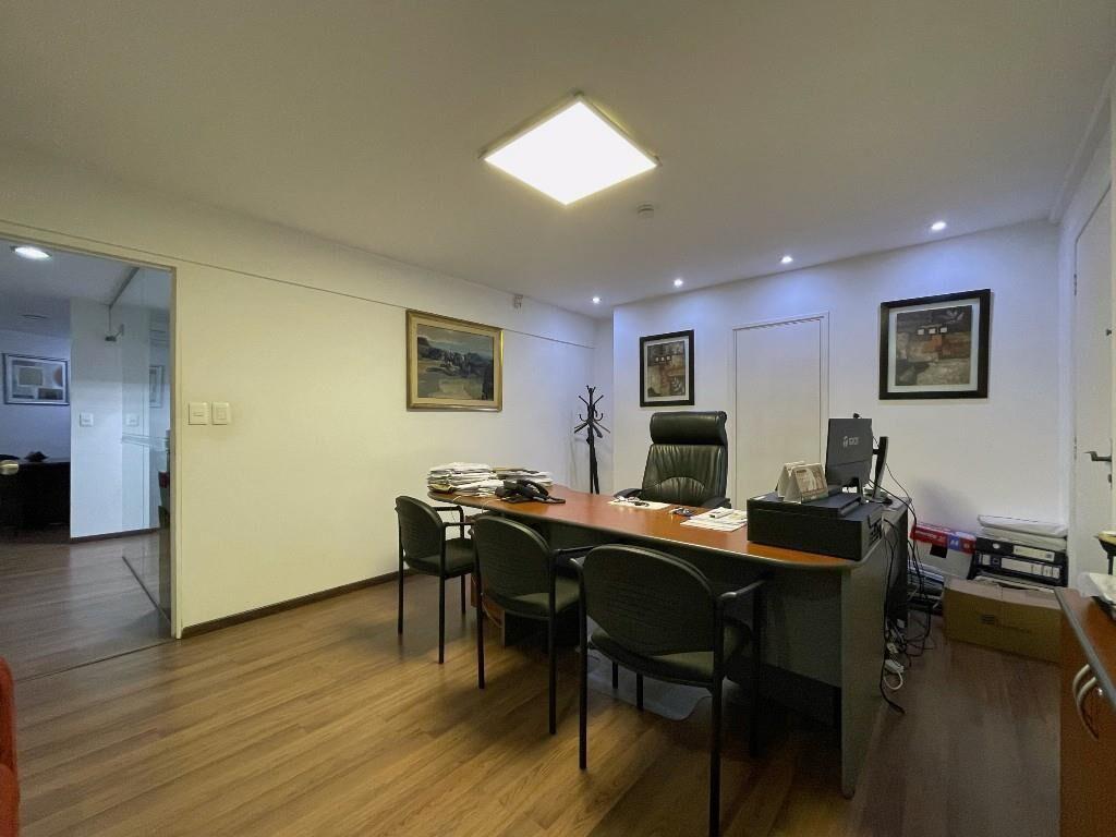 Oficina en venta, 109 metros, Centro, 1er piso por escalera