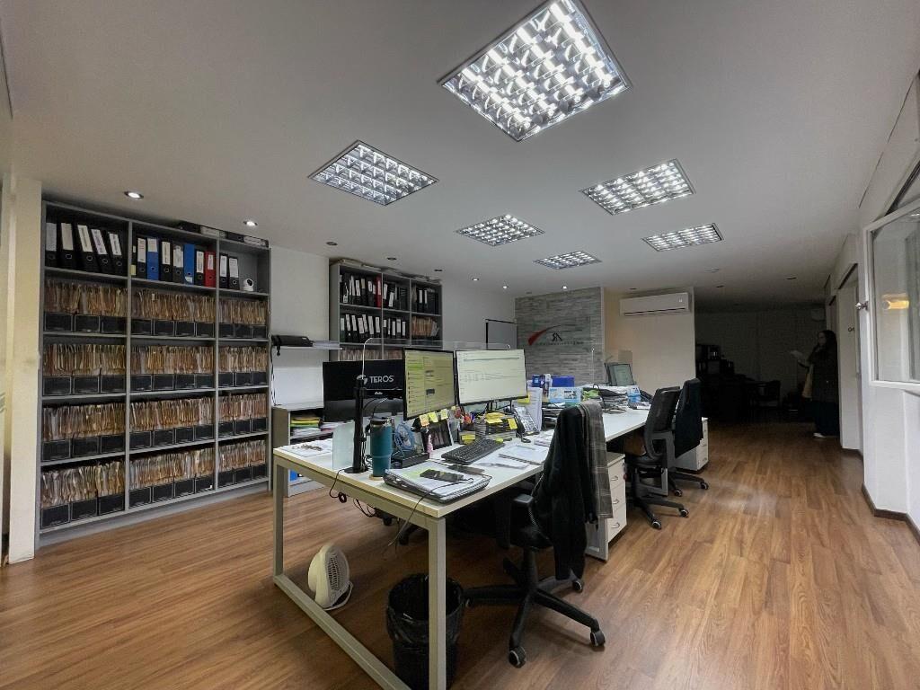 Oficina en venta, 109 metros, Centro, 1er piso por escalera