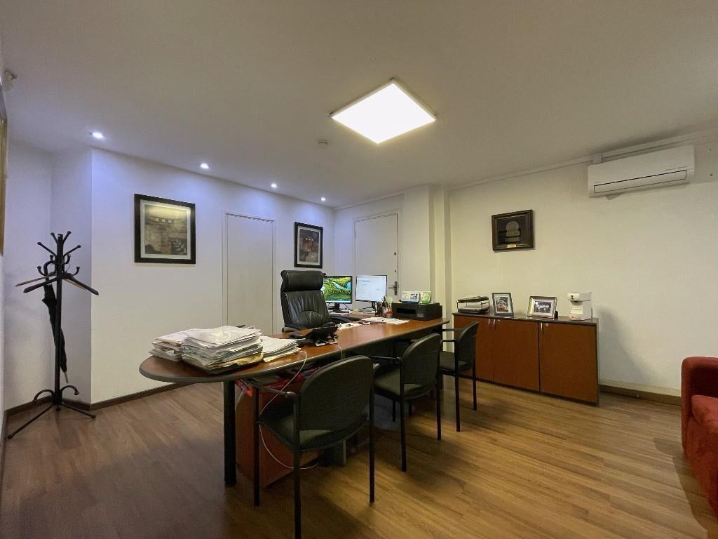 Oficina en venta, 109 metros, Centro, 1er piso por escalera