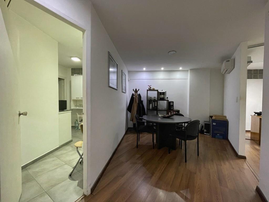 Oficina en venta, 109 metros, Centro, 1er piso por escalera