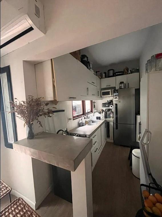 VENDE CASA 4DORMITORIOS 3BAÑOS POCITOS NUEVO 1COCHERA 1PATIO