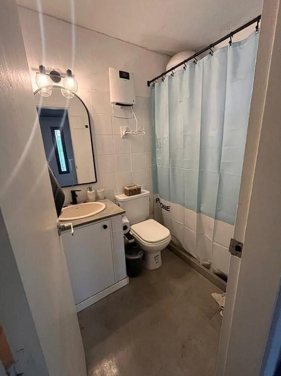 VENDE CASA 4DORMITORIOS 3BAÑOS POCITOS NUEVO 1COCHERA 1PATIO