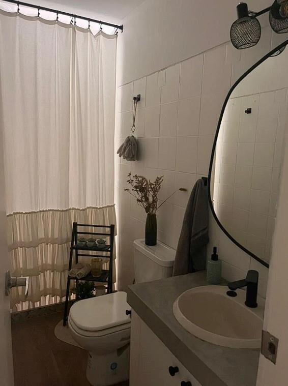 VENDE CASA 4DORMITORIOS 3BAÑOS POCITOS NUEVO 1COCHERA 1PATIO