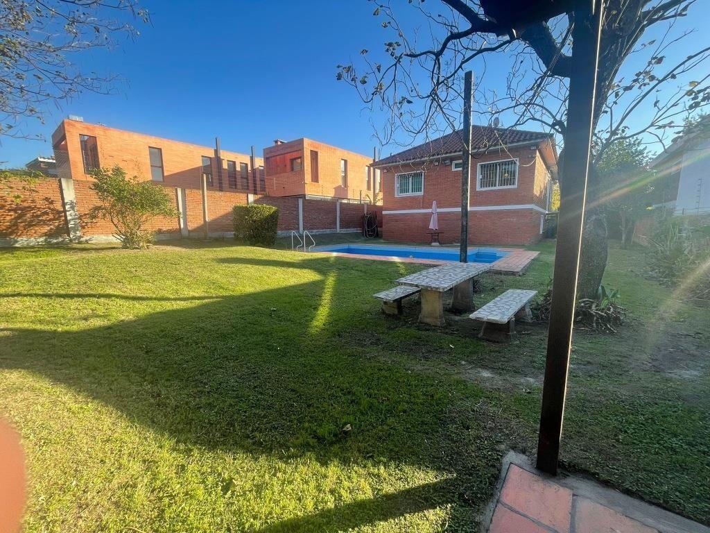 SUSENA INVERSIONES ALQUILA CASA EN CARRASCO NORTE