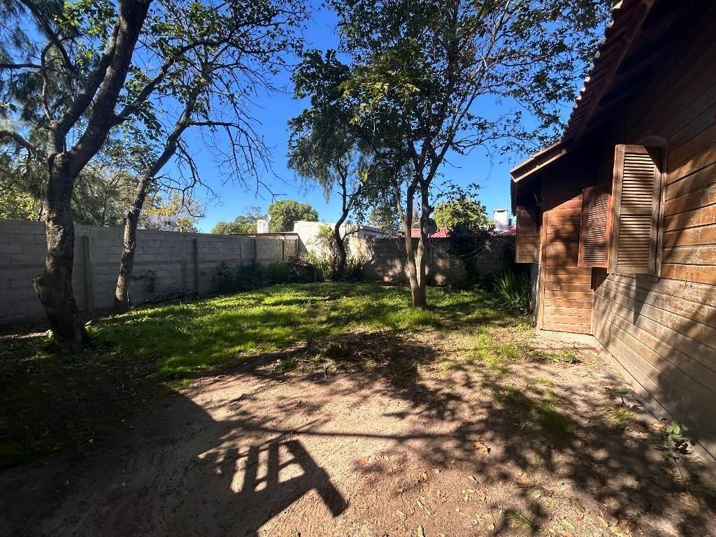 Casa 3 dormitorios con gran fondo en CIUDAD DE LA COSTA