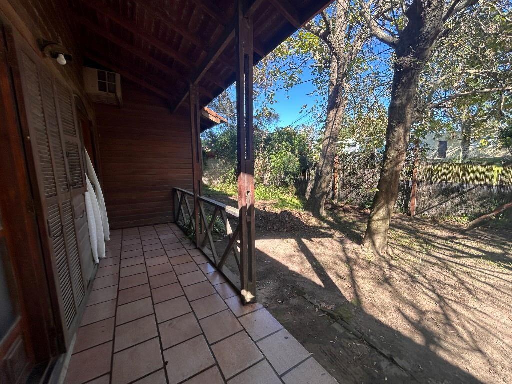 Casa 3 dormitorios con gran fondo en CIUDAD DE LA COSTA