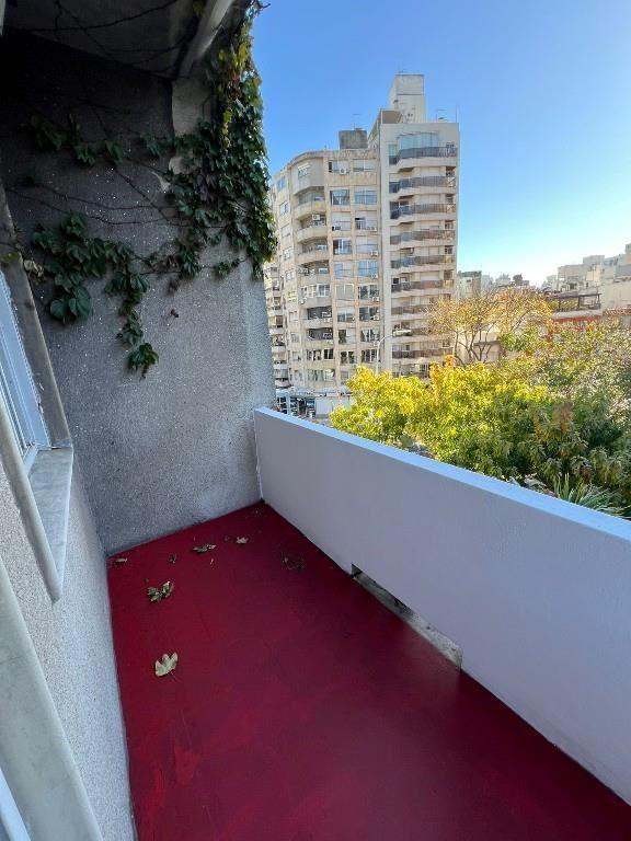 Alquiler Pocitos 1 dormitorio con muebles 2do. por escalera