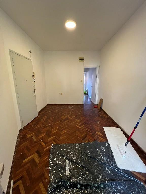 Alquiler Pocitos 1 dormitorio con muebles 2do. por escalera