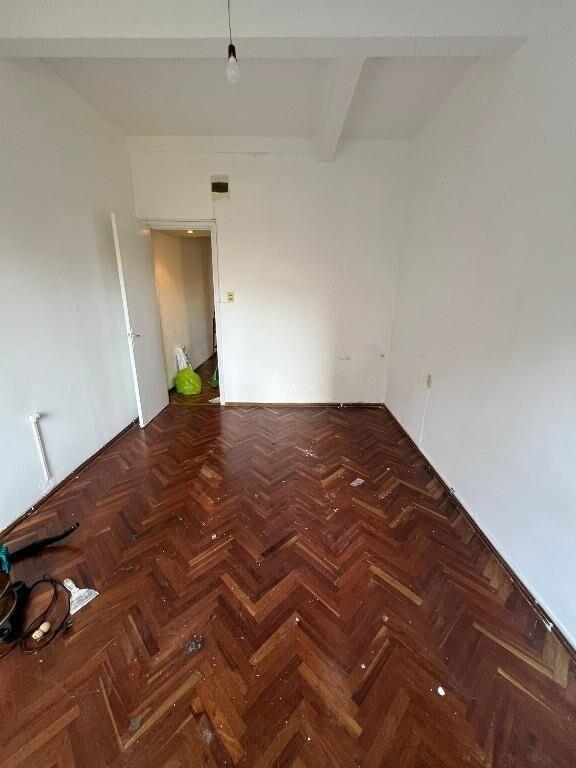 Alquiler Pocitos 1 dormitorio con muebles 2do. por escalera