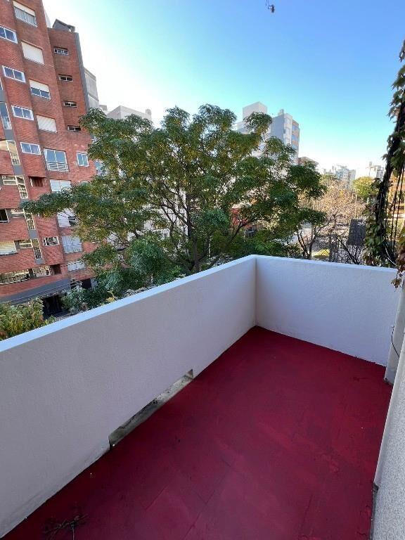 Alquiler Pocitos 1 dormitorio con muebles 2do. por escalera