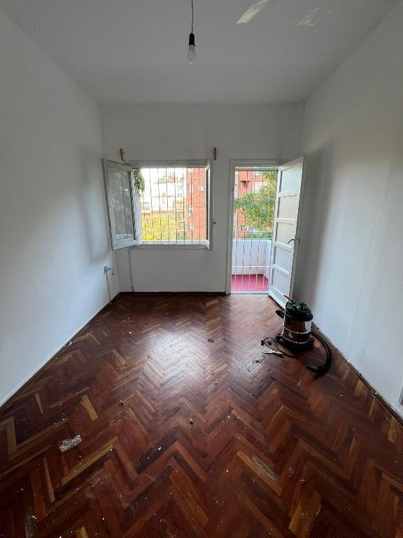 Alquiler Pocitos 1 dormitorio con muebles 2do. por escalera