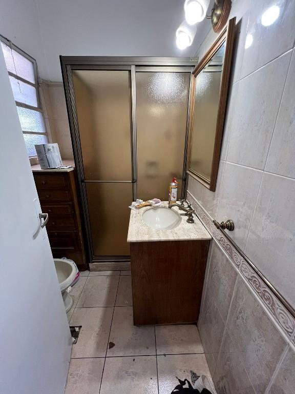 Alquiler Pocitos 1 dormitorio con muebles 2do. por escalera