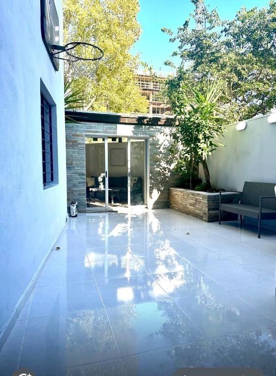 Apartamento con patio de 3 dormitorios en pocitos Nuevo