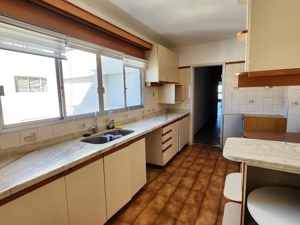 Excelente planta en con vista despejada al parque