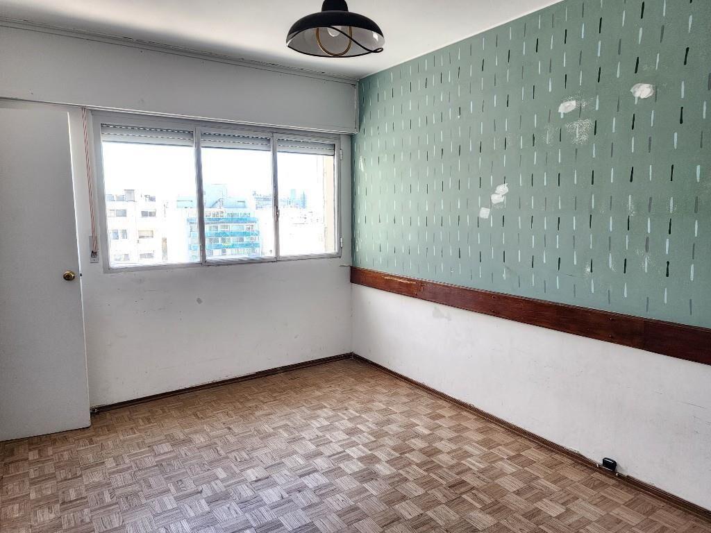 Excelente planta en con vista despejada al parque
