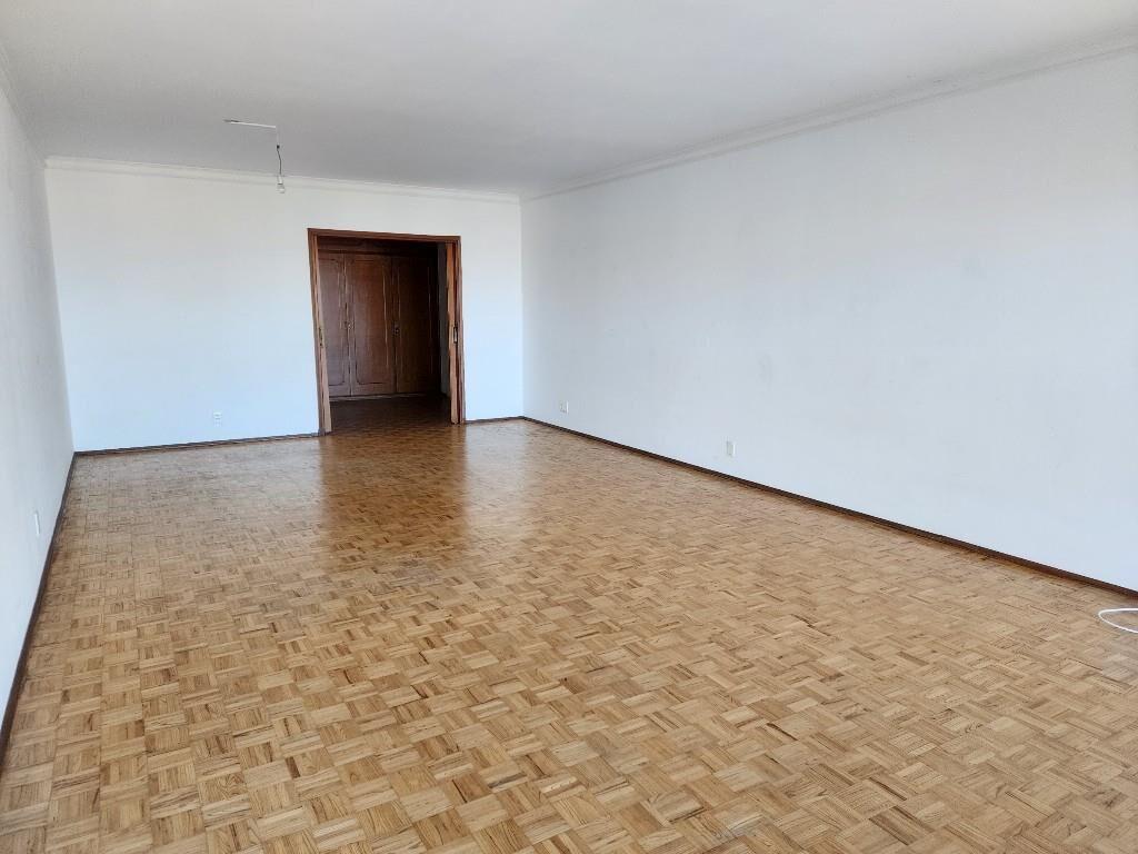 Excelente planta en con vista despejada al parque