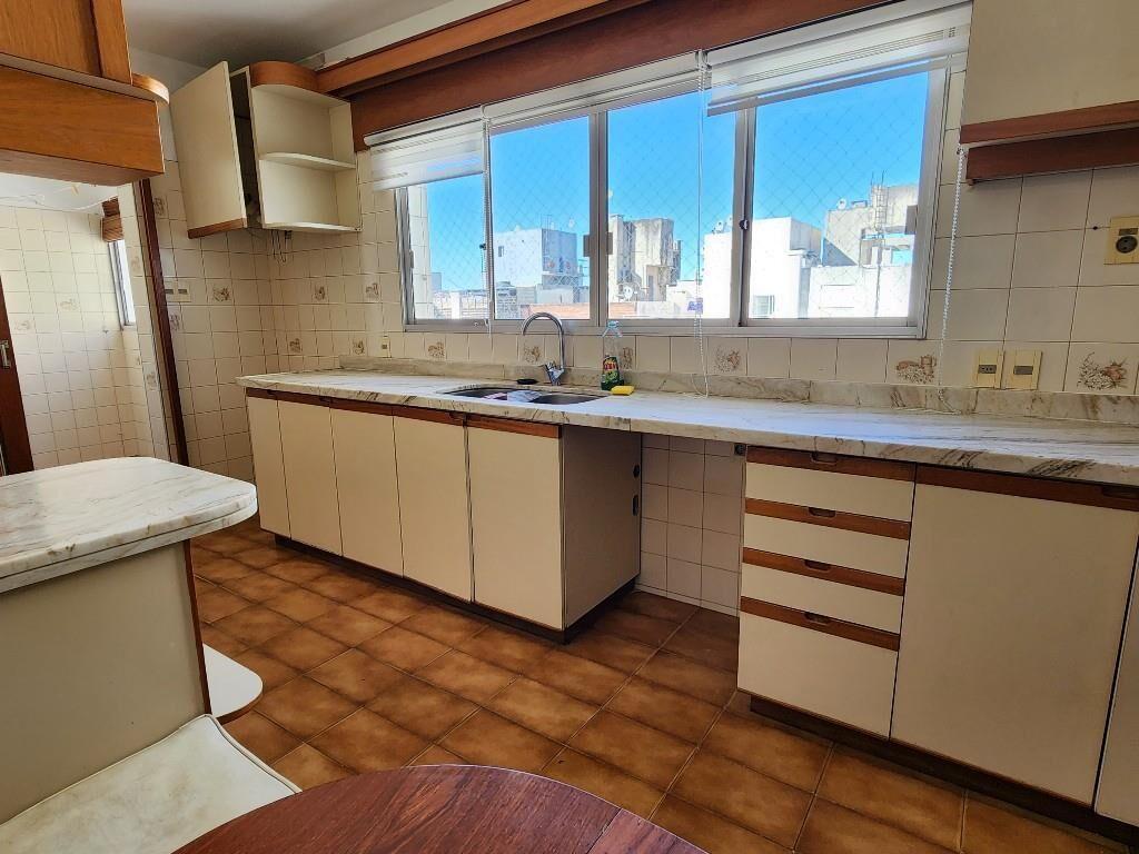 Excelente planta en con vista despejada al parque