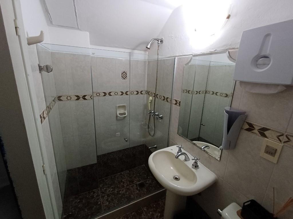 Local comercial en Pocitos con renta vigente, 95 m², - VL100