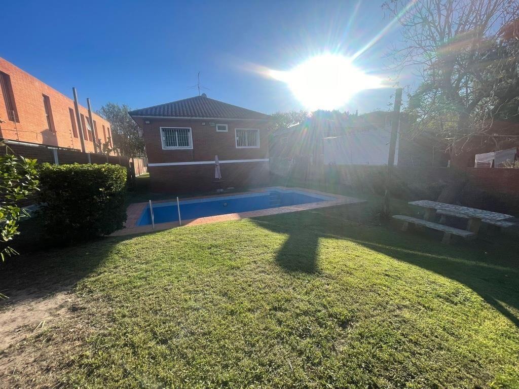 Se  alquila casa en Carrasco norte excelente estado