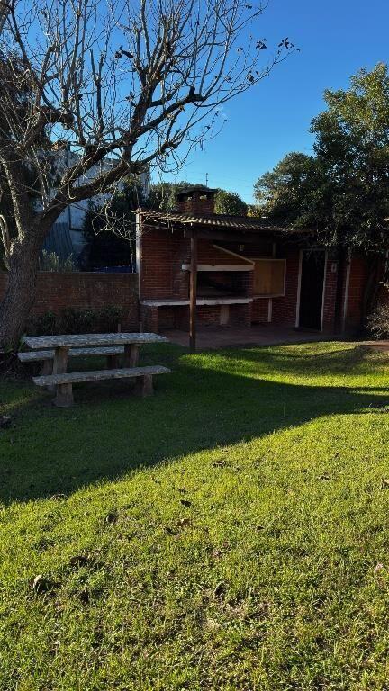 Se  alquila casa en Carrasco norte excelente estado