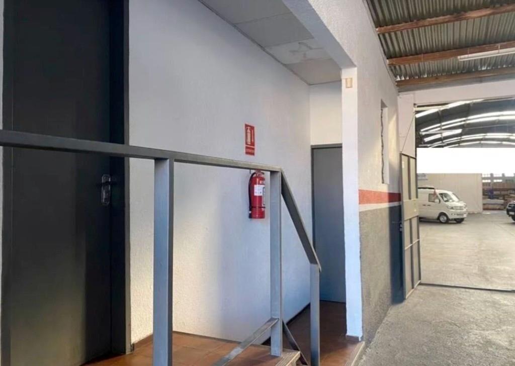 LOCAL COMERCIAL VENTA DE 700 MTS.  www.207GA331.ver.uy