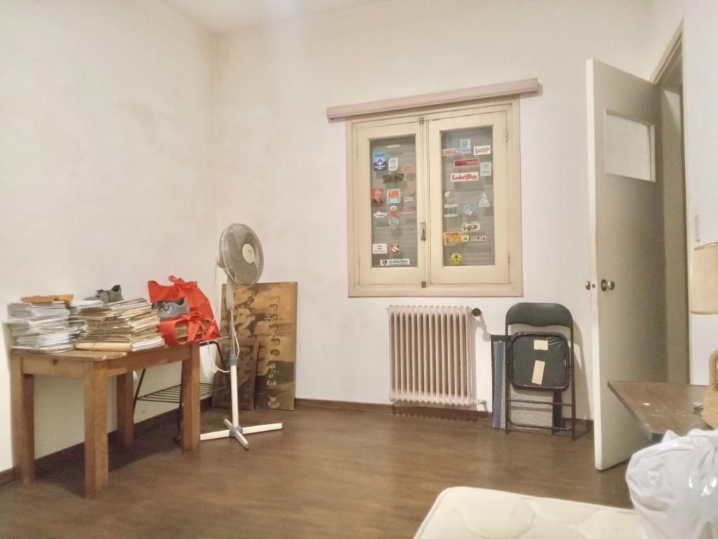 L & M VENDE: ESTRATÉGICA UBICACIÓN COMERCIO/VIVIENDA.-