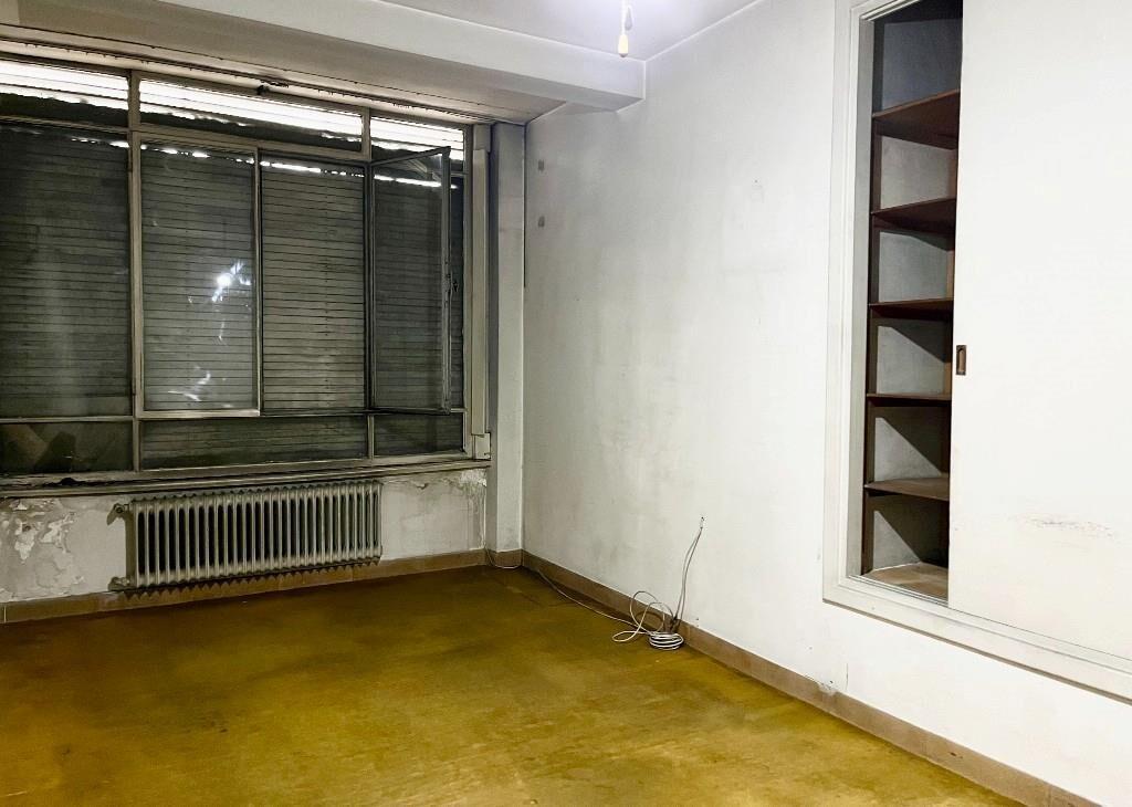 L & M VENDE: ESTRATÉGICA UBICACIÓN COMERCIO/VIVIENDA.-
