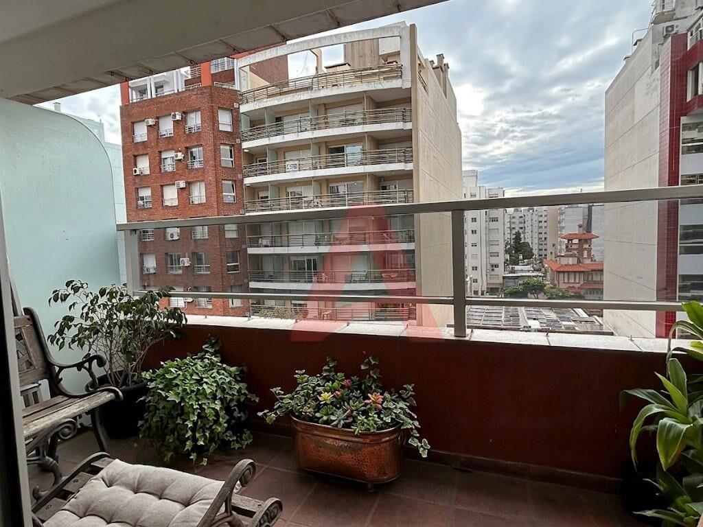 PUNTA CARRETAS A PASOS DEL MAR - 1DORMITORIO CON MUEBLES