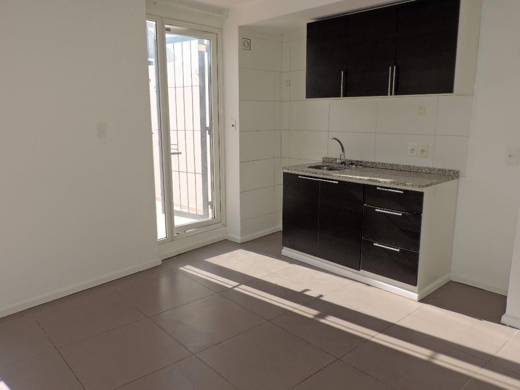 INVERSONRES VENTA MONOAMBIENTE PATIO PARRILLERO GARAGE BUCEO
