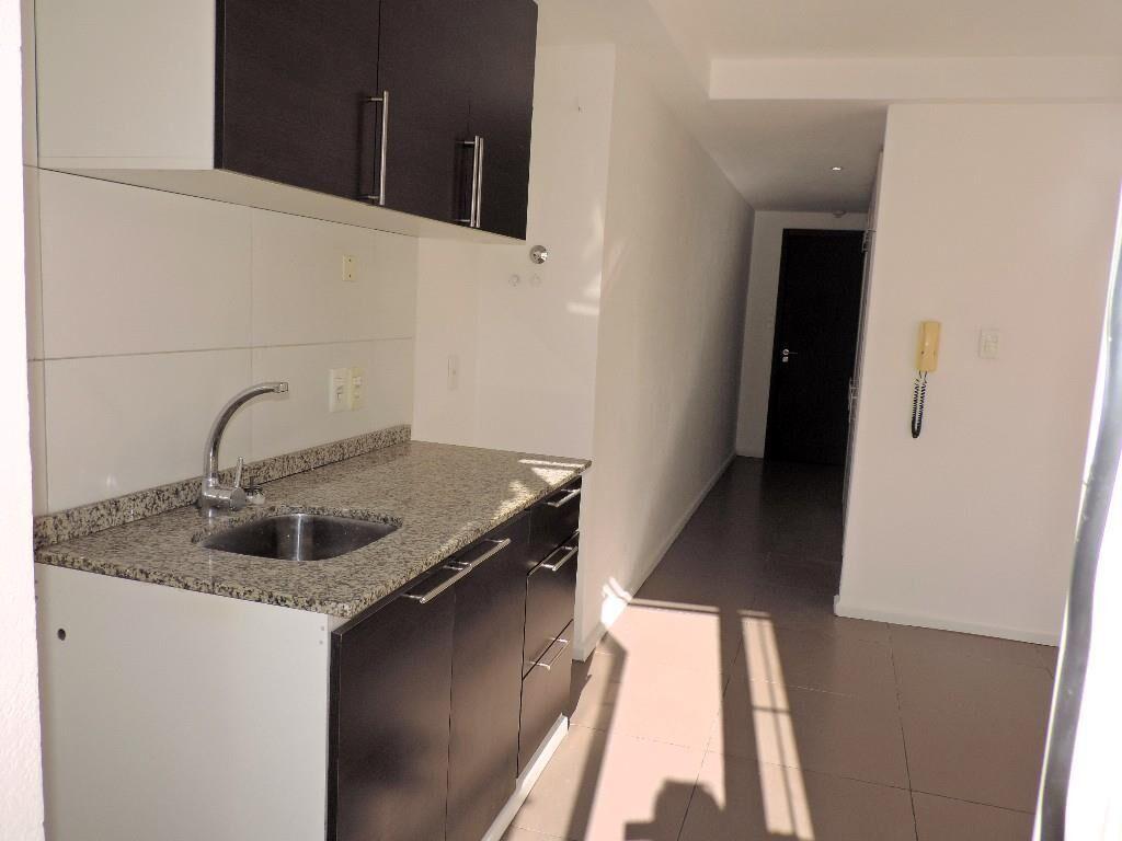 INVERSONRES VENTA MONOAMBIENTE PATIO PARRILLERO GARAGE BUCEO