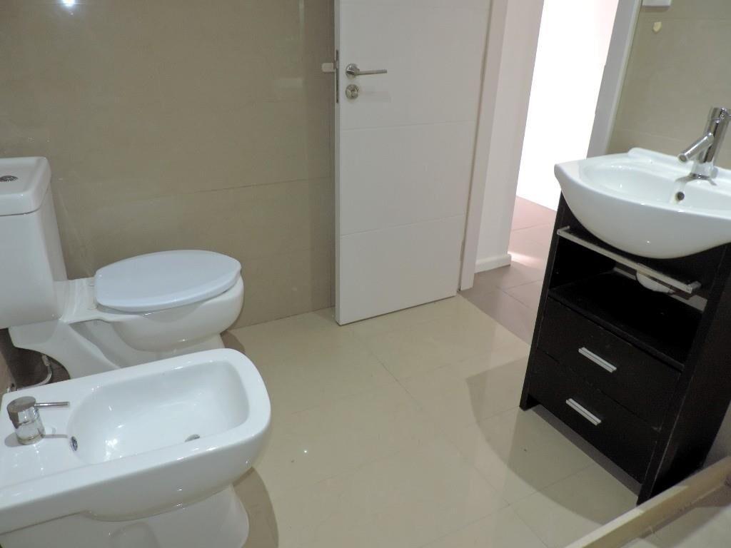 INVERSONRES VENTA MONOAMBIENTE PATIO PARRILLERO GARAGE BUCEO