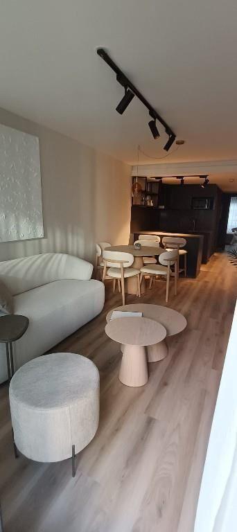 Edificio Aló Biarritz apto de 1 dorm al frente con balcón