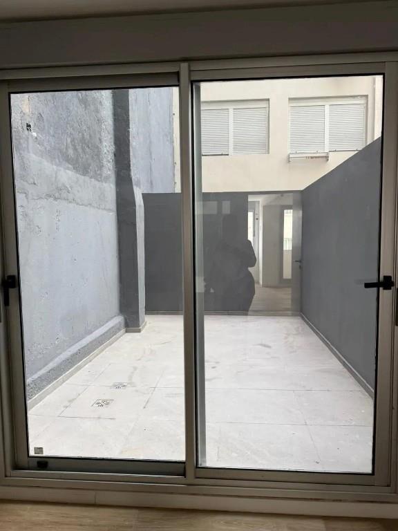 1 dormitorio a estrenar con patio grande. Gastos $1.700