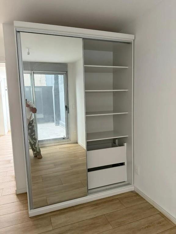 1 dormitorio a estrenar con patio grande. Gastos $1.700