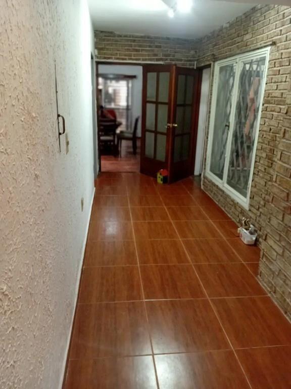 Casa amplia, 3 baños, estufa, cochera. Ideal empresa
