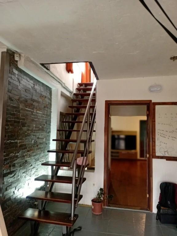 Casa amplia, 3 baños, estufa, cochera. Ideal empresa