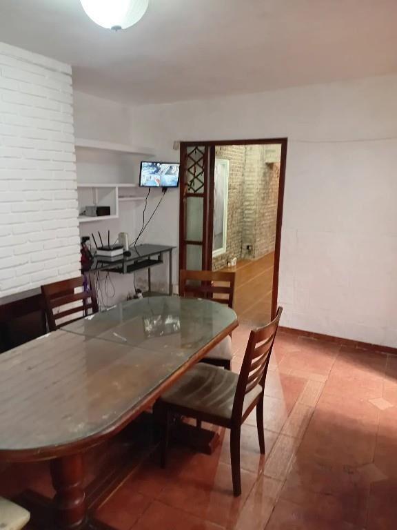 Casa amplia, 3 baños, estufa, cochera. Ideal empresa