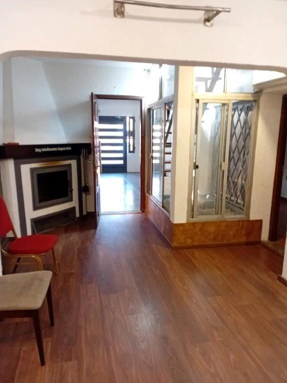 Casa amplia, 3 baños, estufa, cochera. Ideal empresa