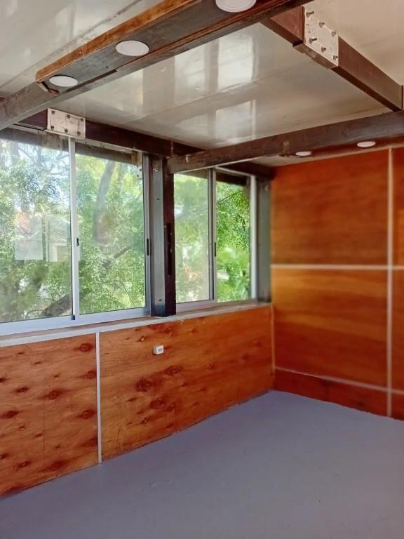 Casa amplia, 3 baños, estufa, cochera. Ideal empresa