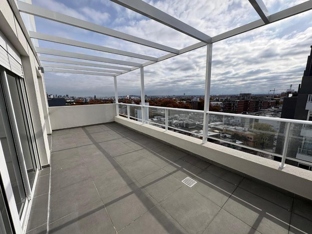 PENTHOUSE EN ALQUILER 2 DORM CON GGE - TRES CRUCES