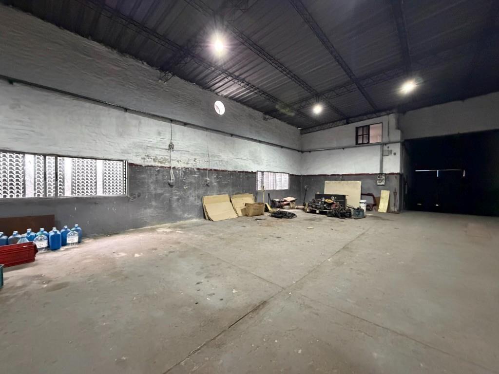 DIRI SAN MARTIN Y C. REYLES - 600M2 CONSTR- ENTRADA CAMIONES