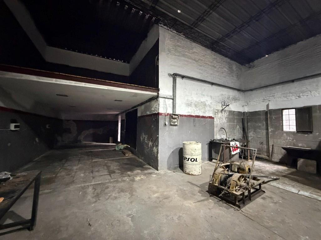 DIRI SAN MARTIN Y C. REYLES - 600M2 CONSTR- ENTRADA CAMIONES