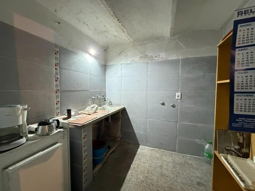 DIRI SAN MARTIN Y C. REYLES - 600M2 CONSTR- ENTRADA CAMIONES