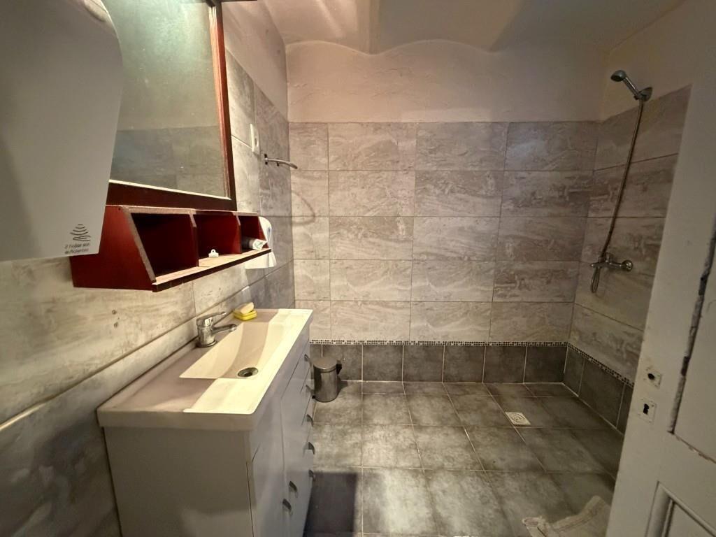 DIRI SAN MARTIN Y C. REYLES - 600M2 CONSTR- ENTRADA CAMIONES