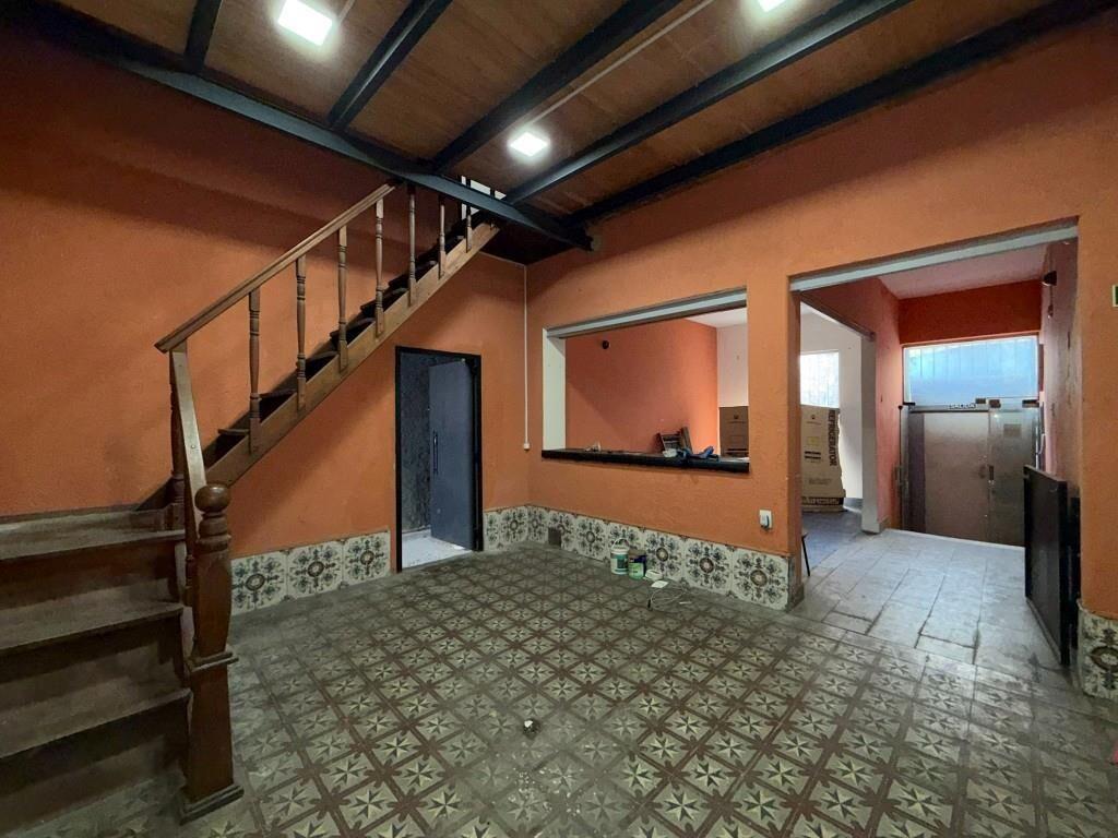 DIRI SAN MARTIN Y C. REYLES - 600M2 CONSTR- ENTRADA CAMIONES