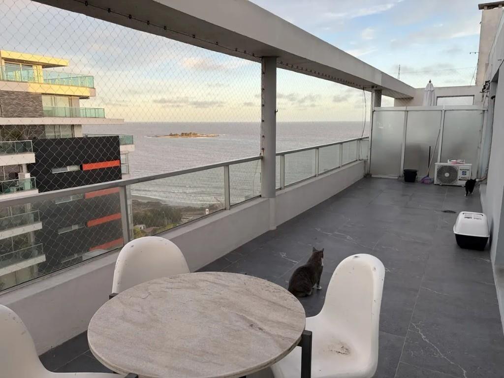 Penthouse 2 dorm 2 baños, Garaje,  Av. Colombes, Malvin Sur